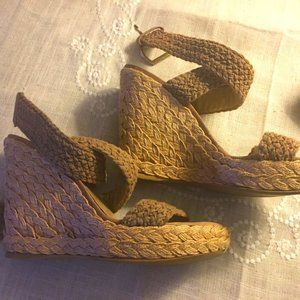 STUART WEITZMAN ESPADRILLE SANDALS - LEG STRAP W/BUCKLE - 7.5 MED. -NATURAL JUTE